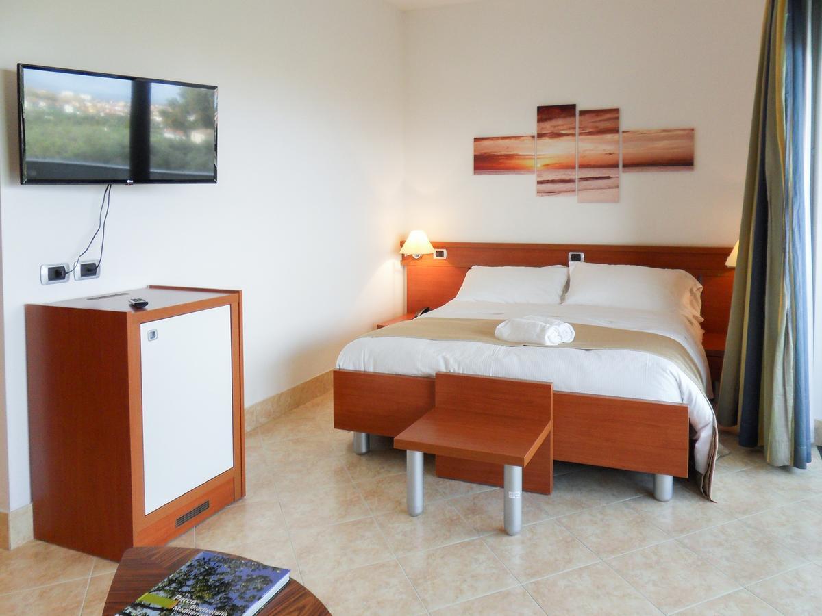 Park Hotel Mirabeau Montepaone Dış mekan fotoğraf