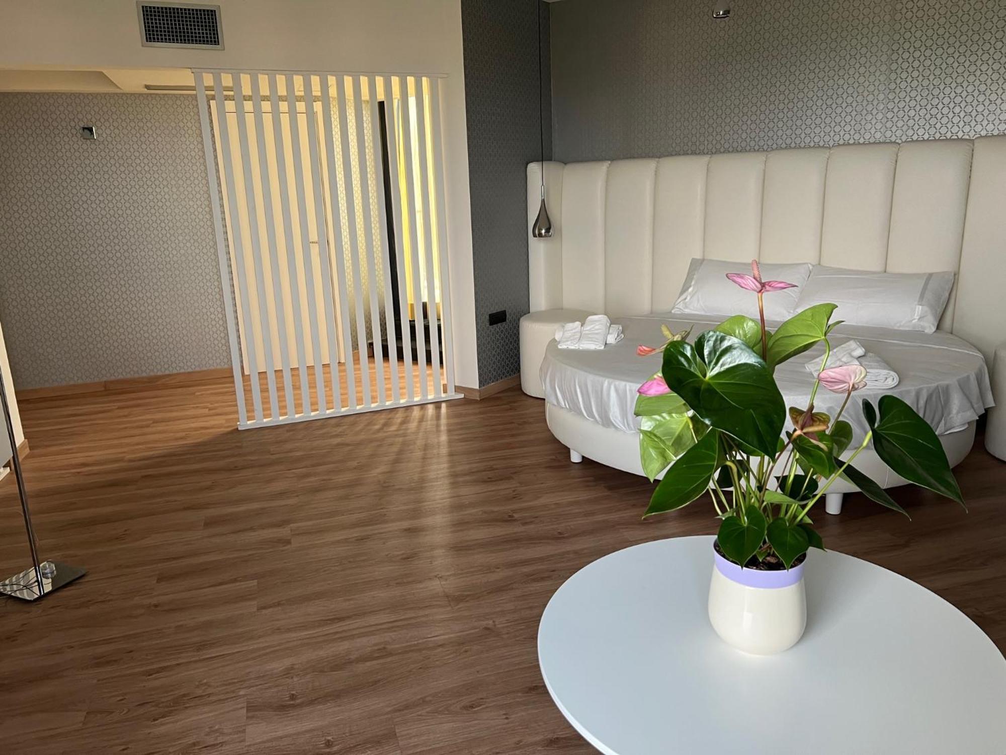Park Hotel Mirabeau Montepaone Dış mekan fotoğraf
